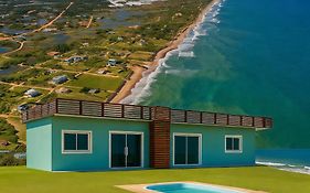 Casa em Village dentro de Condomínio